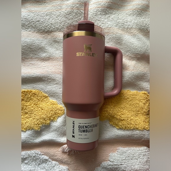 Stanley The Fall Refresh Quencher H20 in Antique Pink limited edition. - Picture 2 of 7